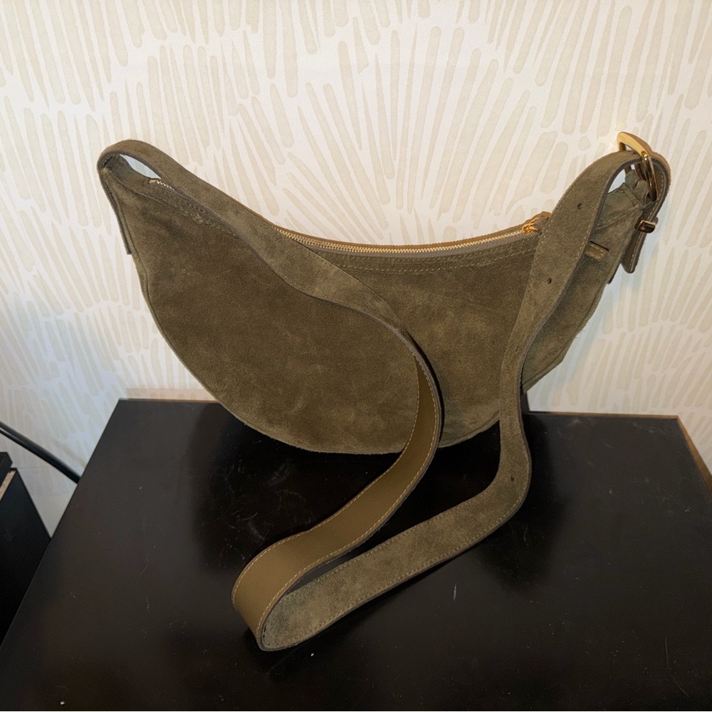 Women's The Essential Sling Crossbody Bag